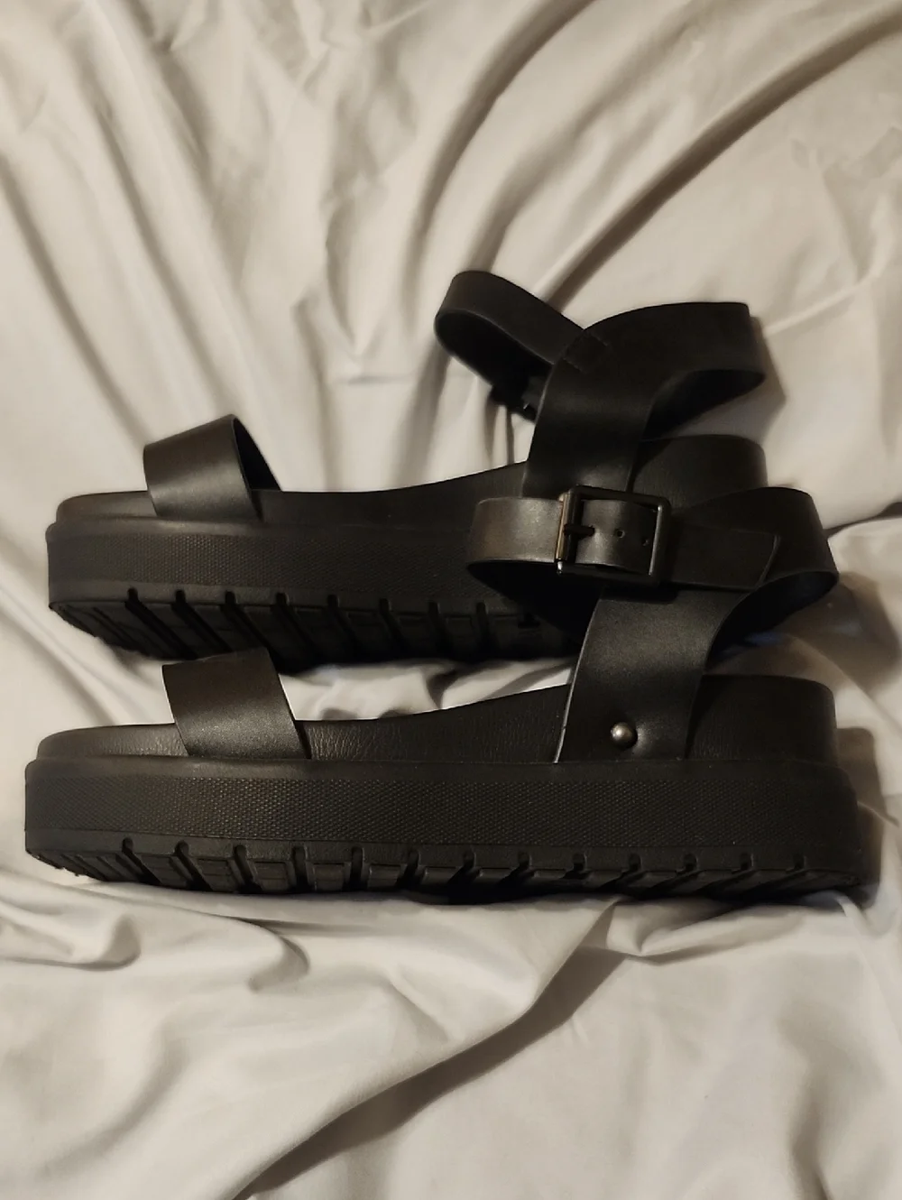 MIA Kayci Platform Sandals - Picture 4 of 5